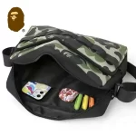 BAPE 猿人日本雜誌款迷彩單肩包
